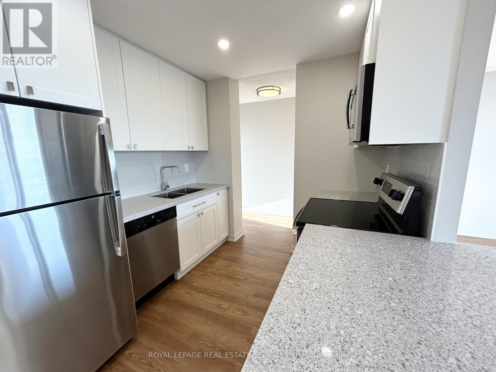 303 - 82 Millside Drive, Milton, Ontario  L9T 4A1 - Photo 6 - W12971174