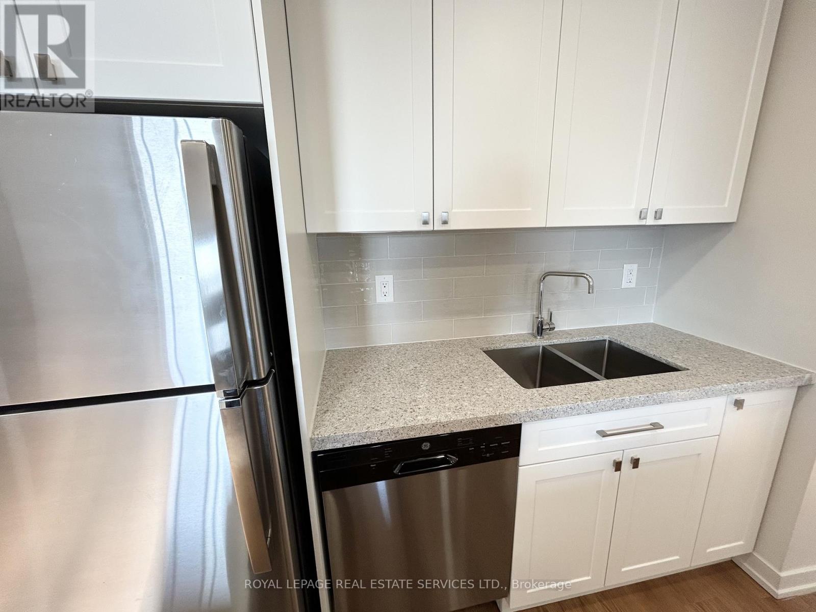 303 - 82 Millside Drive, Milton, Ontario  L9T 4A1 - Photo 8 - W12971174