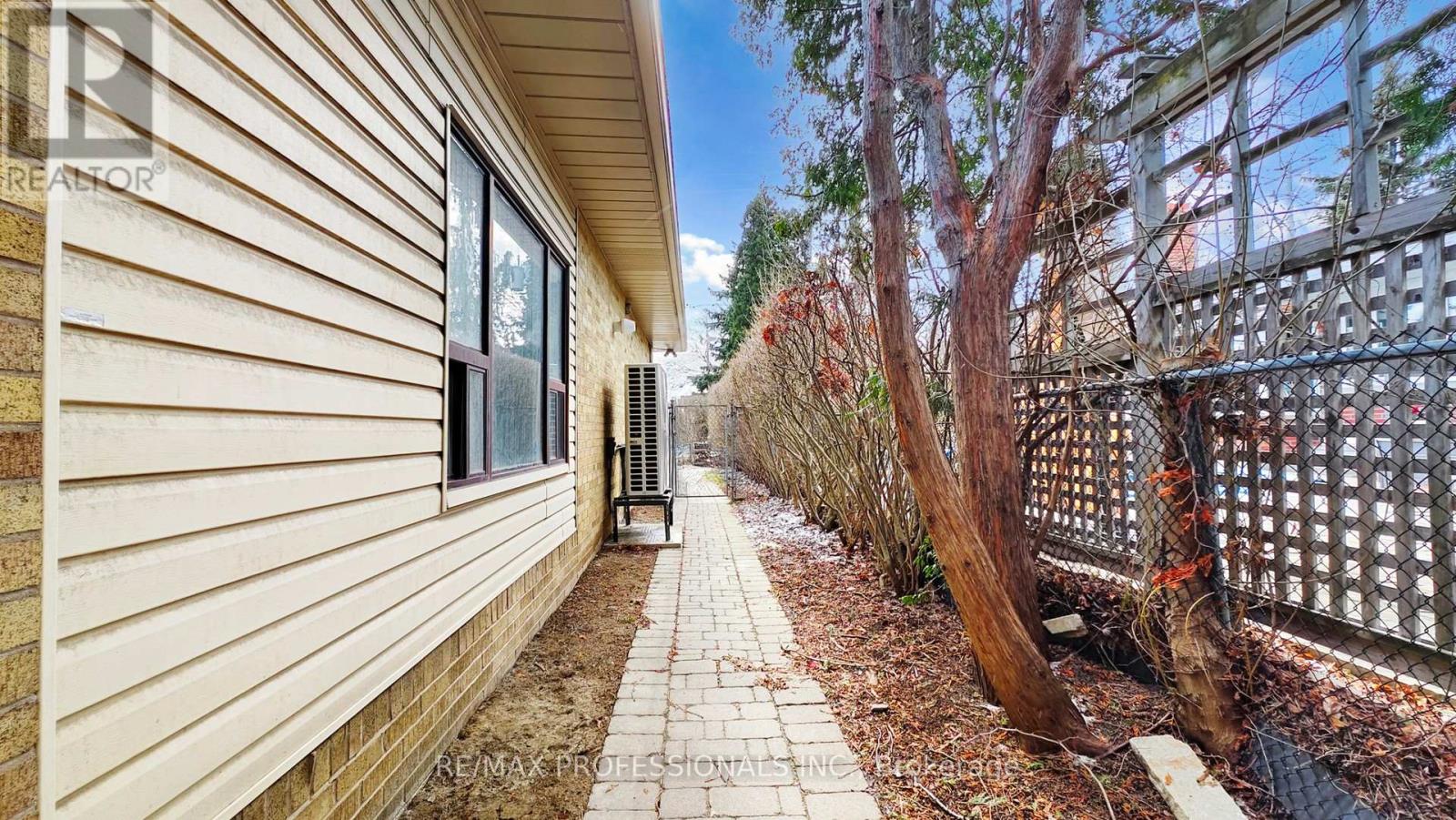 Bsmt - 44 Princess Margaret Boulevard, Toronto, Ontario  M9A 1Z6 - Photo 28 - W12971178