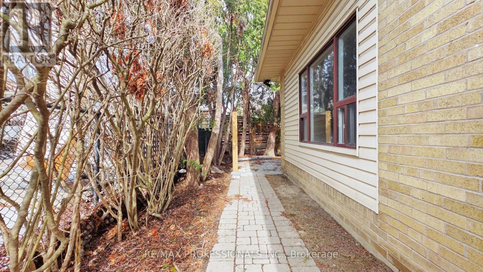 Bsmt - 44 Princess Margaret Boulevard, Toronto, Ontario  M9A 1Z6 - Photo 29 - W12971178