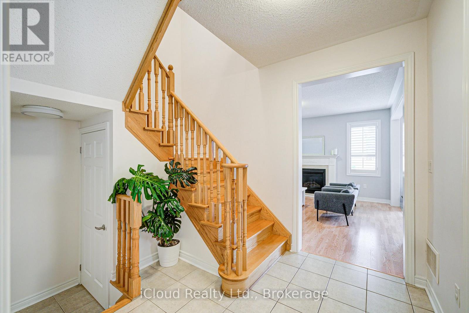 29 Teal Crest Circle, Brampton, Ontario  L6X 2Z5 - Photo 6 - W12971238