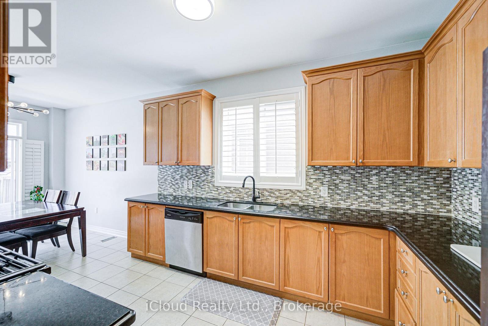 29 Teal Crest Circle, Brampton, Ontario  L6X 2Z5 - Photo 8 - W12971238