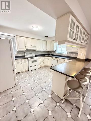 154a William Street, Toronto, Ontario  M9N 2H1 - Photo 6 - W12799494