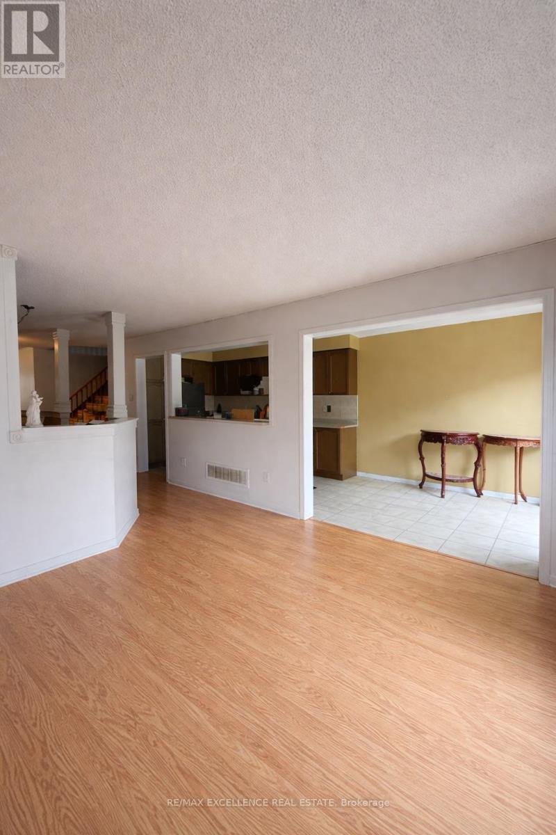 33 Lacebark Court, Brampton, Ontario  L6R 3M7 - Photo 3 - W12956656