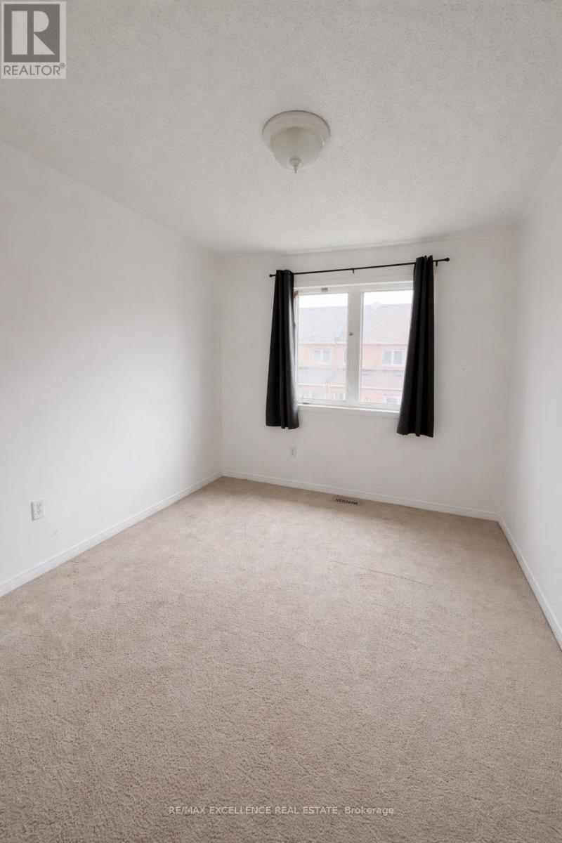 33 Lacebark Court, Brampton, Ontario  L6R 3M7 - Photo 8 - W12956656