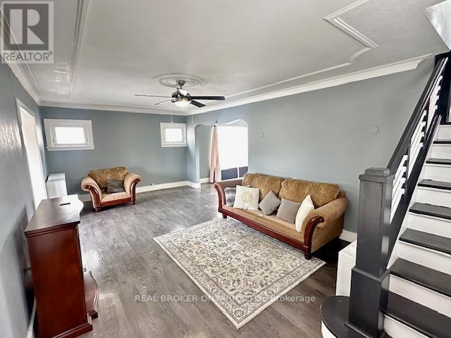 74 Crowland Avenue, Welland, Ontario  L3B 1W9 - Photo 3 - X12926538