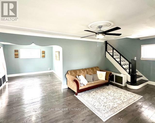 74 Crowland Avenue, Welland, Ontario  L3B 1W9 - Photo 4 - X12926538