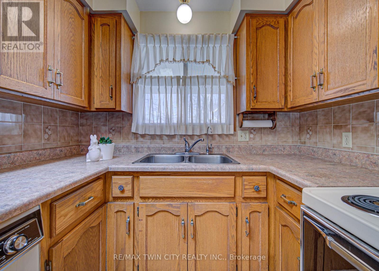 43 Quaiser Street, Kitchener, Ontario  N2A 3P8 - Photo 12 - X12970964