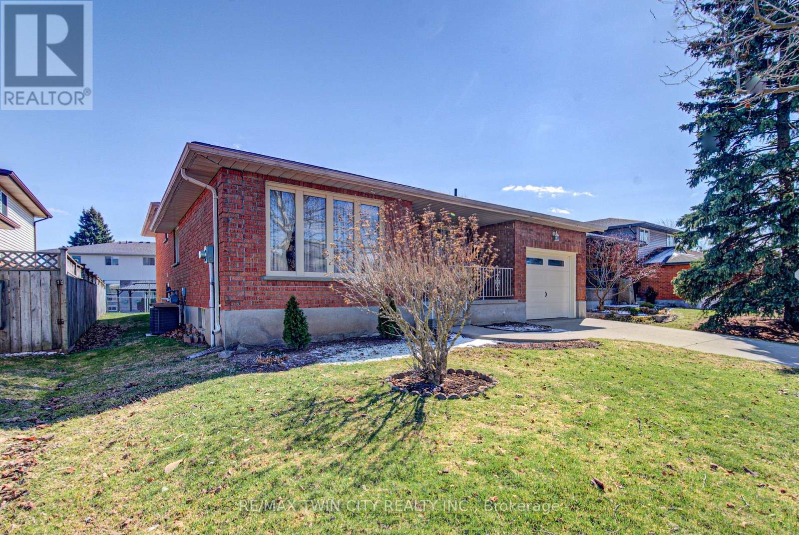 43 Quaiser Street, Kitchener, Ontario  N2A 3P8 - Photo 2 - X12970964
