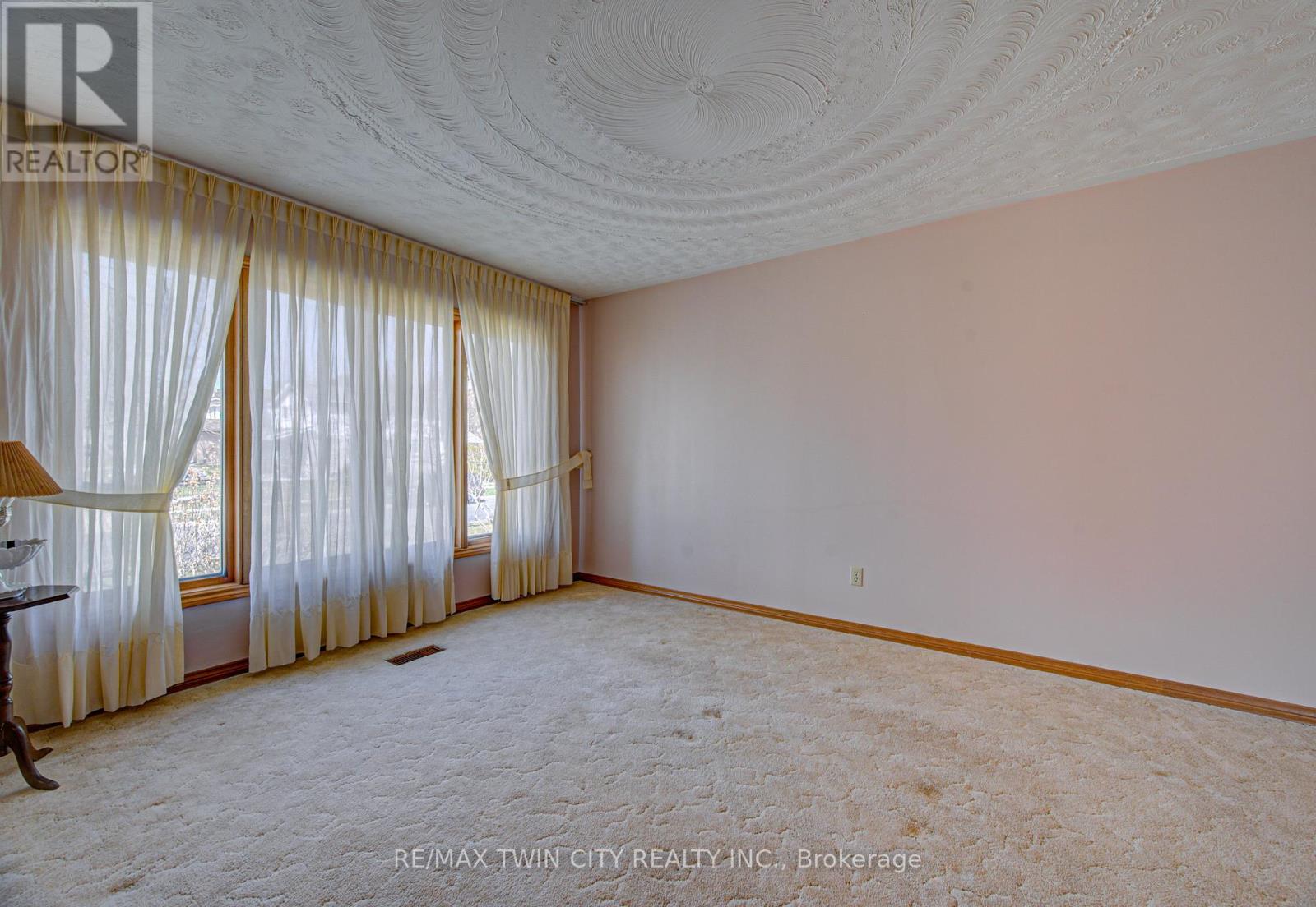 43 Quaiser Street, Kitchener, Ontario  N2A 3P8 - Photo 4 - X12970964