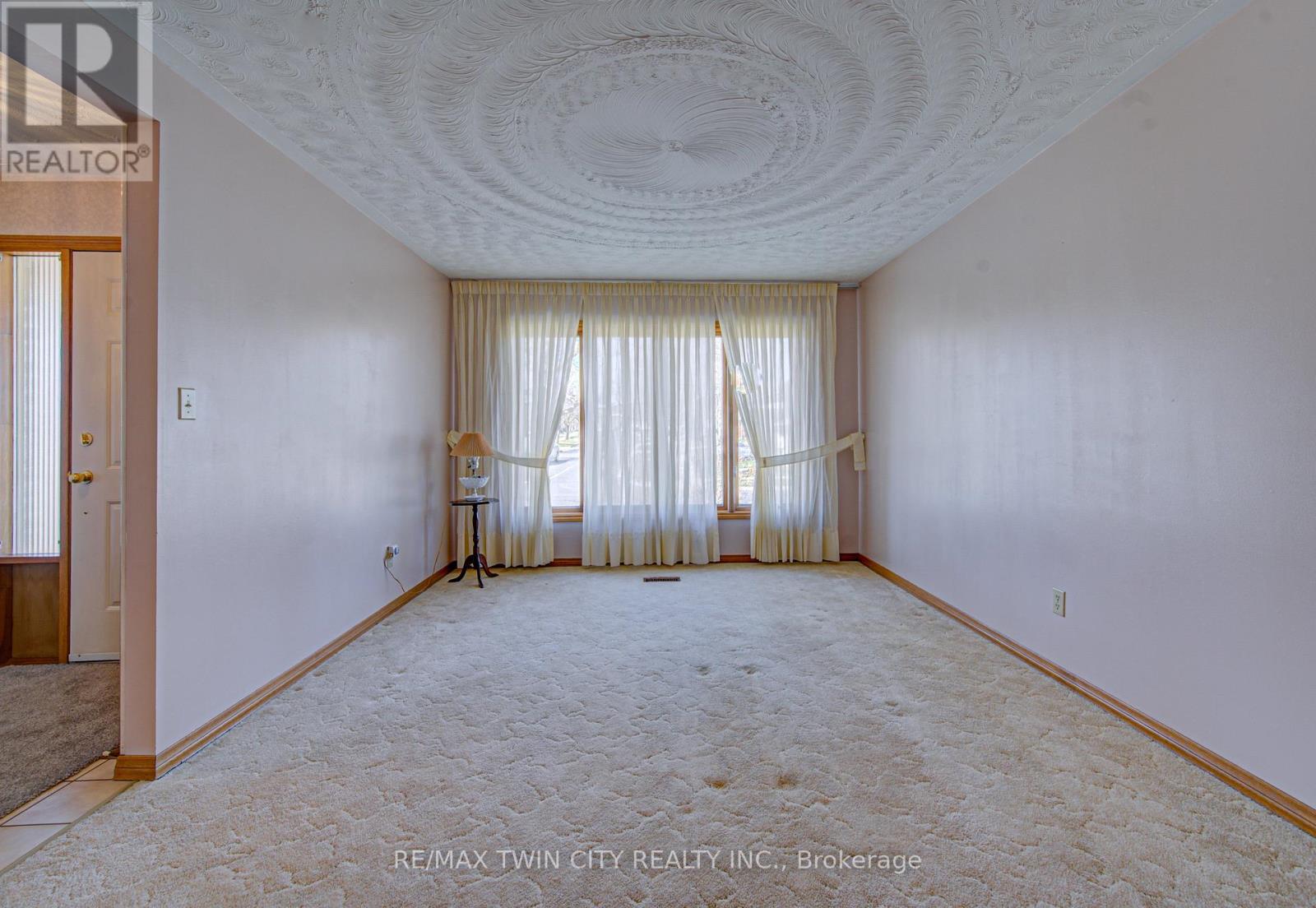 43 Quaiser Street, Kitchener, Ontario  N2A 3P8 - Photo 5 - X12970964