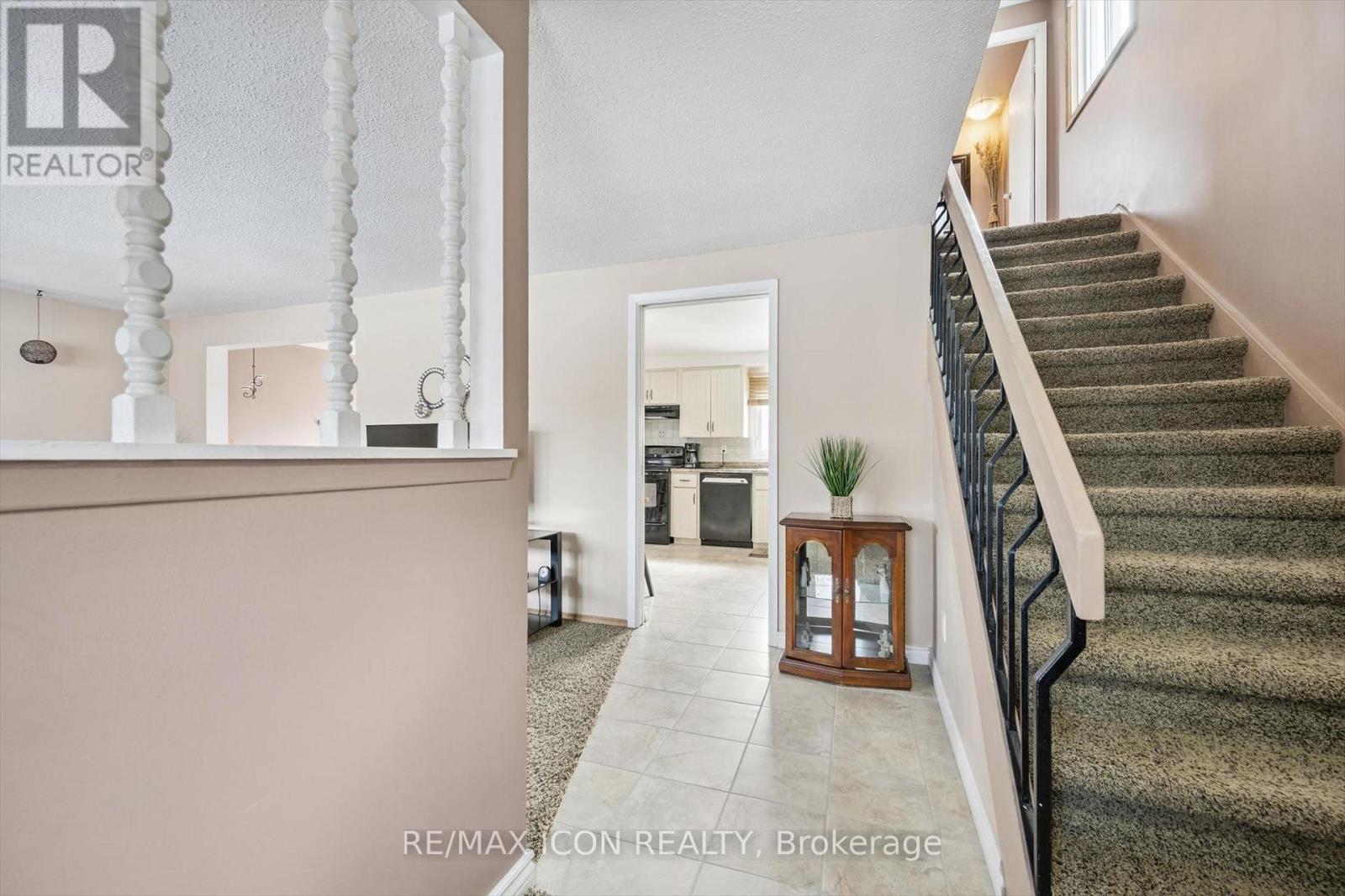 128 Westheights Drive, Kitchener, Ontario  N2N 1J9 - Photo 5 - X12970992