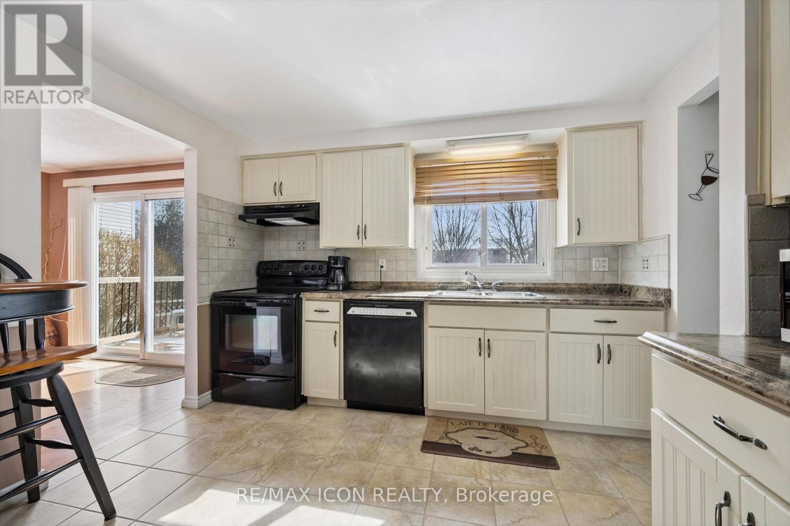 128 Westheights Drive, Kitchener, Ontario  N2N 1J9 - Photo 9 - X12970992