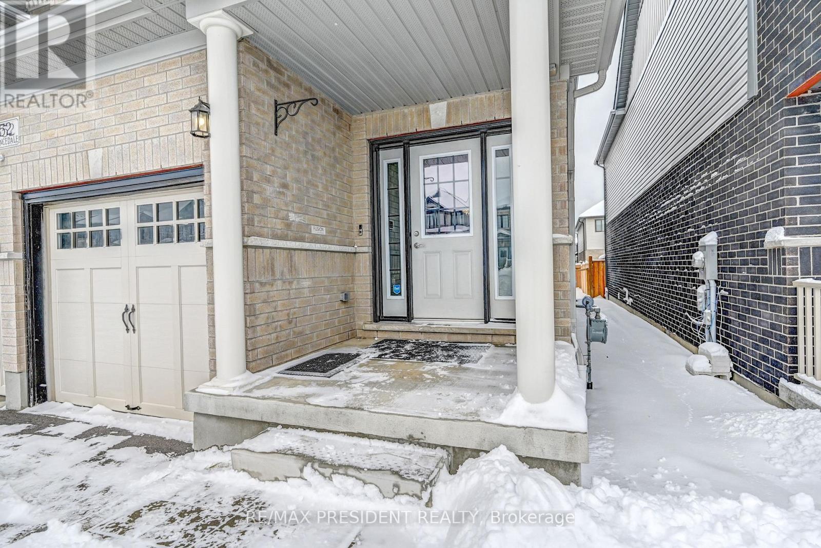552 Florencedale Crescent, Kitchener, Ontario  N2R 0N3 - Photo 2 - X12971092