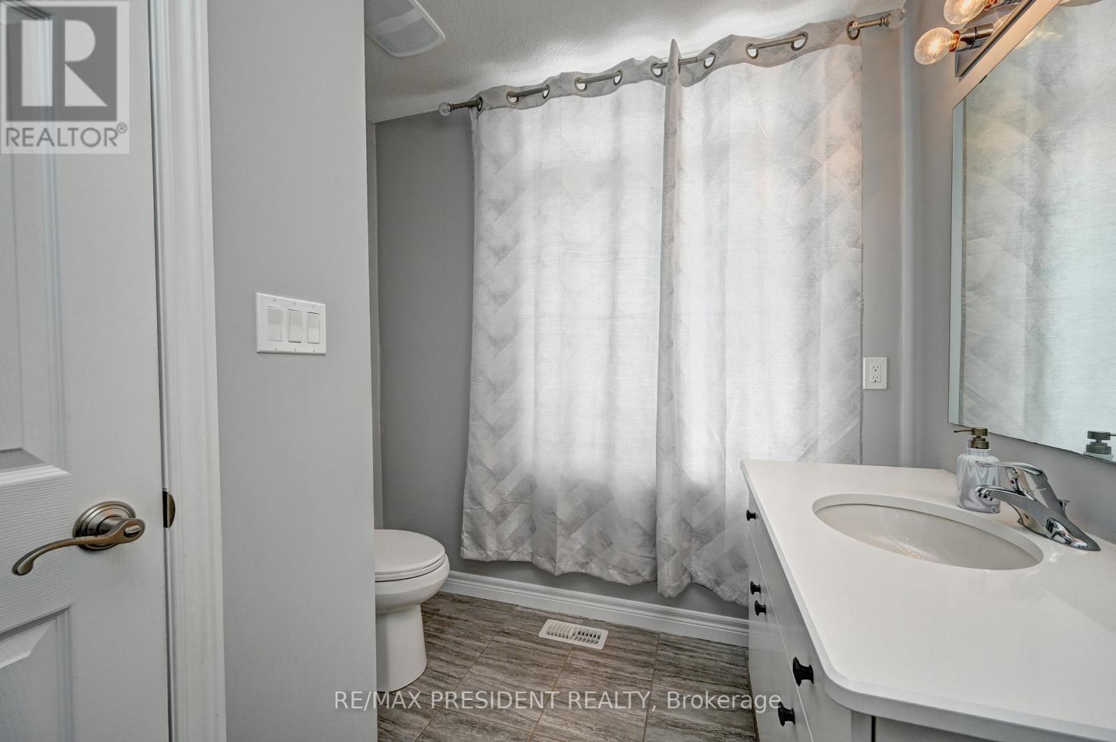 552 Florencedale Crescent, Kitchener, Ontario  N2R 0N3 - Photo 36 - X12971092