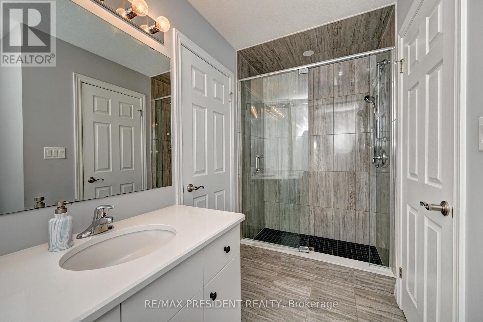 552 Florencedale Crescent, Kitchener, Ontario  N2R 0N3 - Photo 38 - X12971092