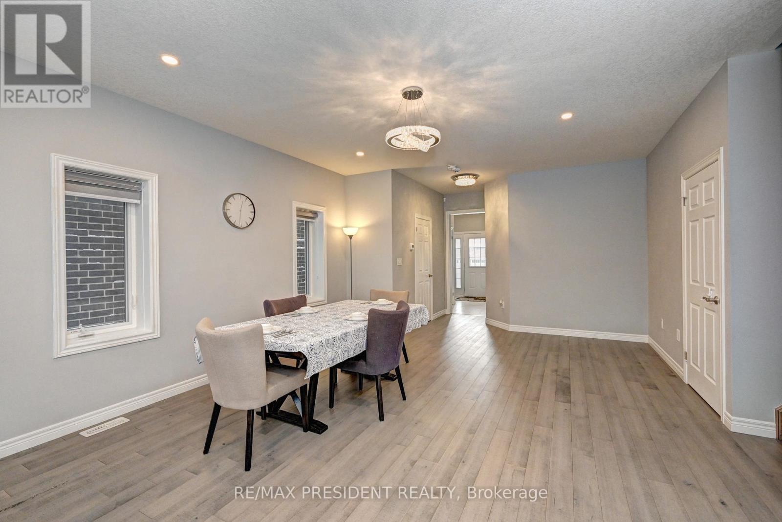 552 Florencedale Crescent, Kitchener, Ontario  N2R 0N3 - Photo 7 - X12971092