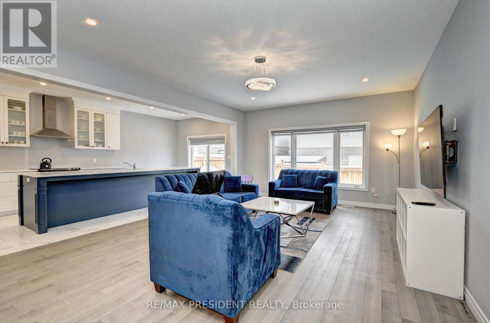 552 Florencedale Crescent, Kitchener, Ontario  N2R 0N3 - Photo 9 - X12971092