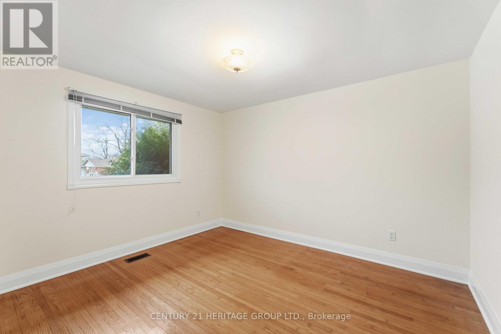 12 Roland Road, Hamilton, Ontario  L9B 1S6 - Photo 14 - X12971158