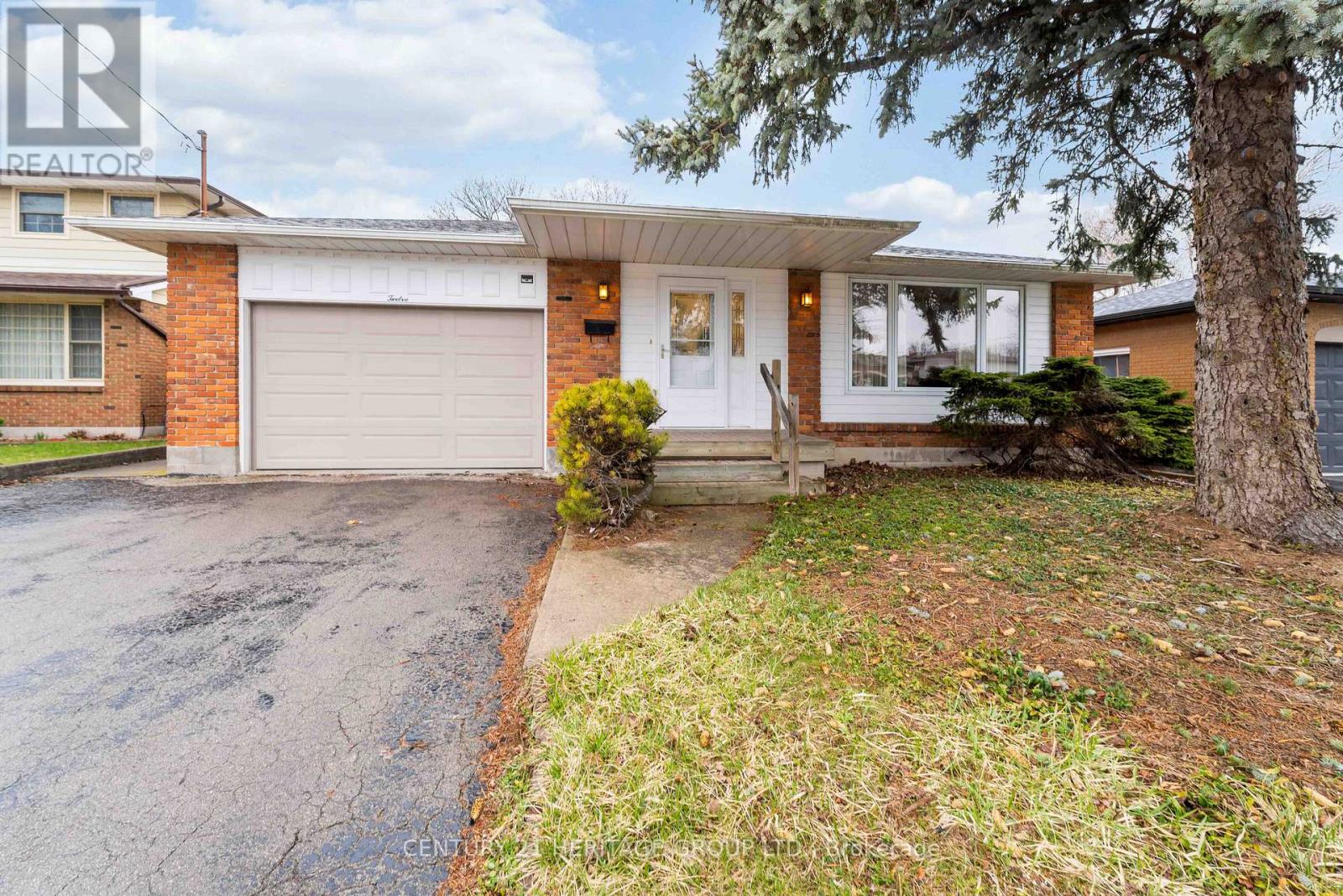 12 Roland Road, Hamilton, Ontario  L9B 1S6 - Photo 3 - X12971158