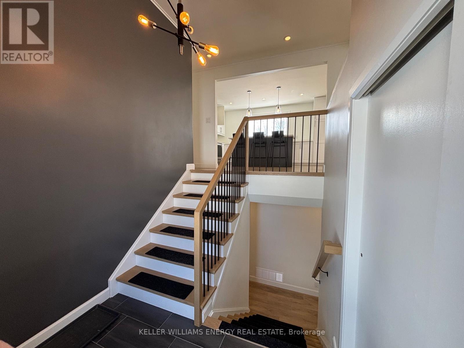 497 Wellington Main Street, Prince Edward County, Ontario  K0K 3L0 - Photo 5 - X12971334