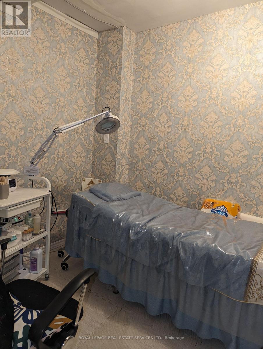 1116 College Street, Toronto (Dufferin Grove), Ontario  M6H 1B5 - Photo 32 - C12970892