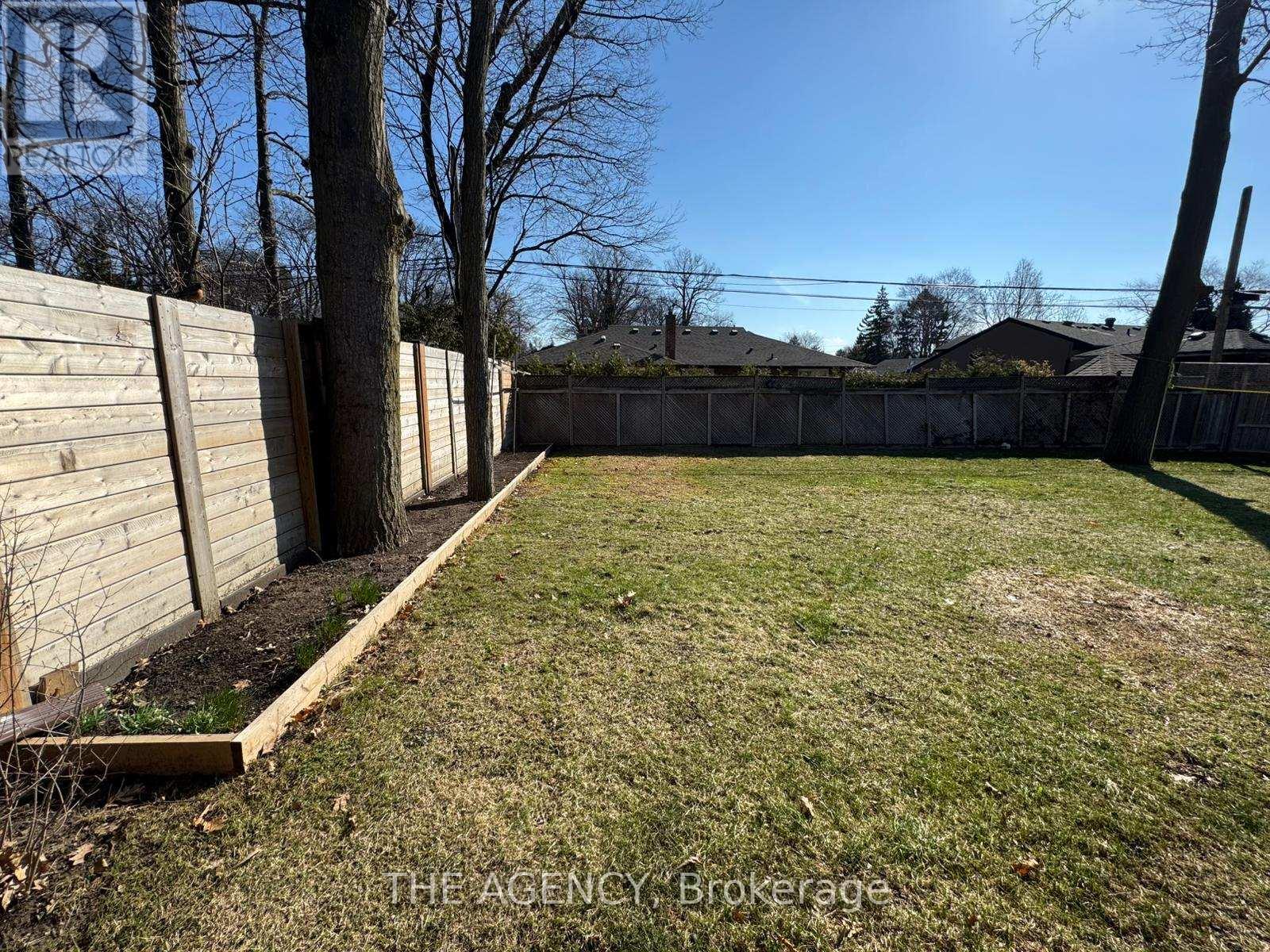 64 Farningham Crescent, Toronto, Ontario  M9B 3B6 - Photo 27 - W12964778