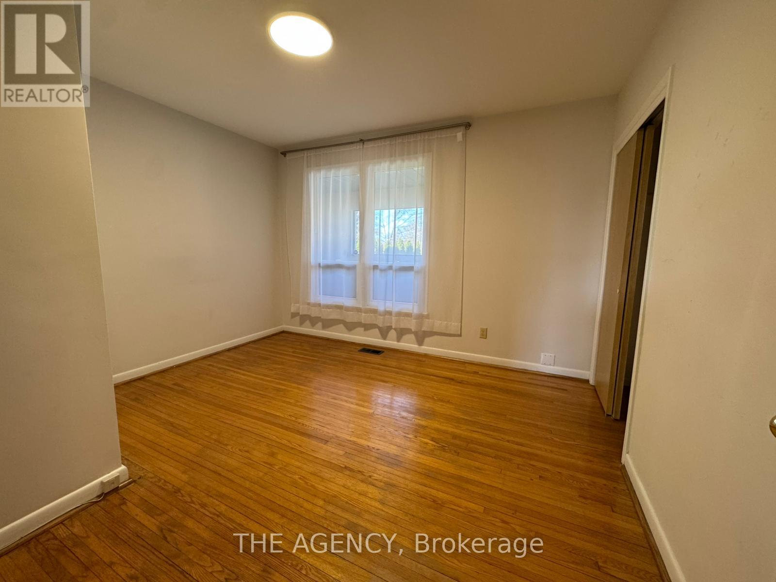 64 Farningham Crescent, Toronto, Ontario  M9B 3B6 - Photo 12 - W12966458