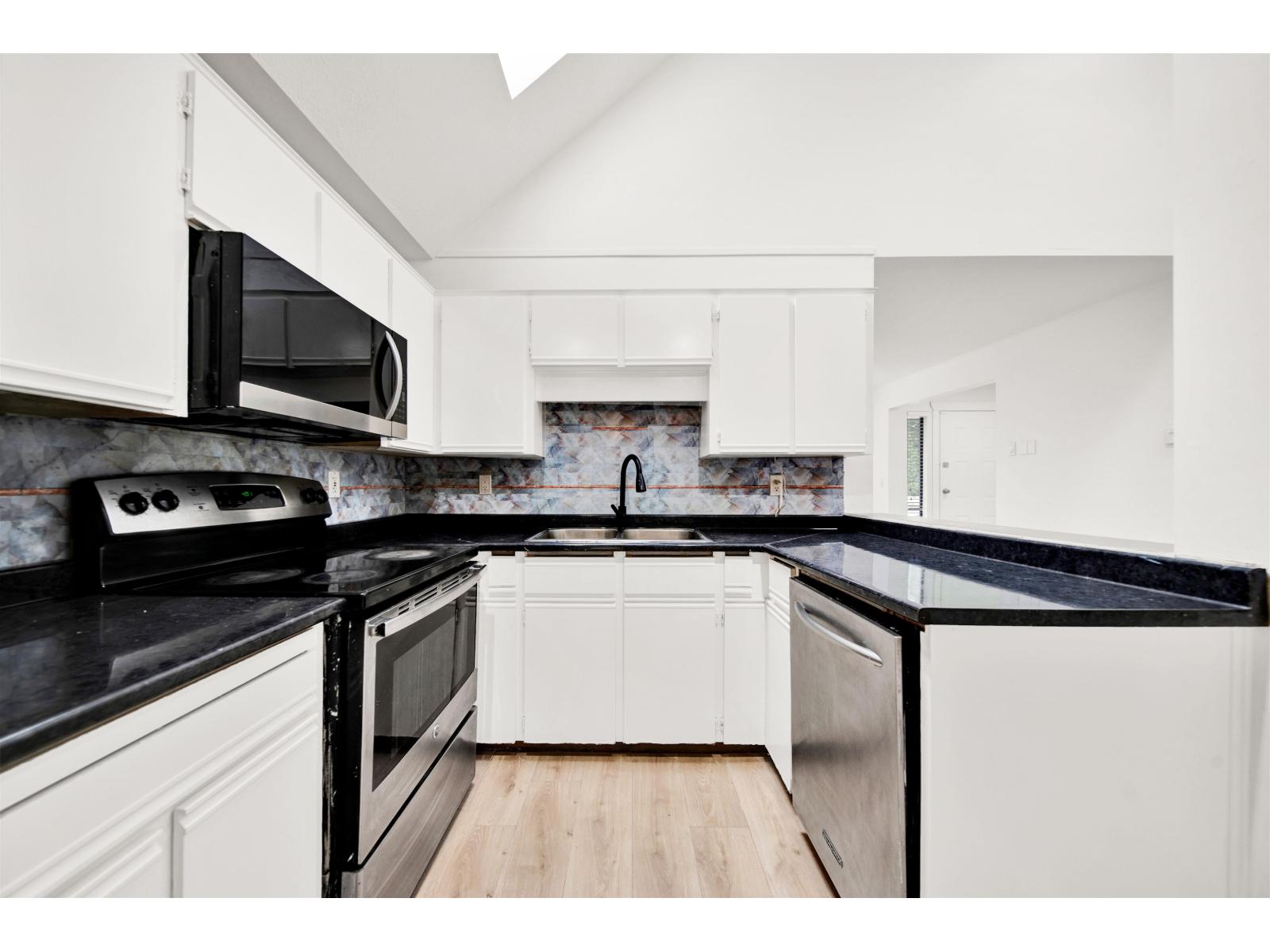 15474 90 Avenue, Surrey, British Columbia  V3R 9J4 - Photo 13 - R3106816