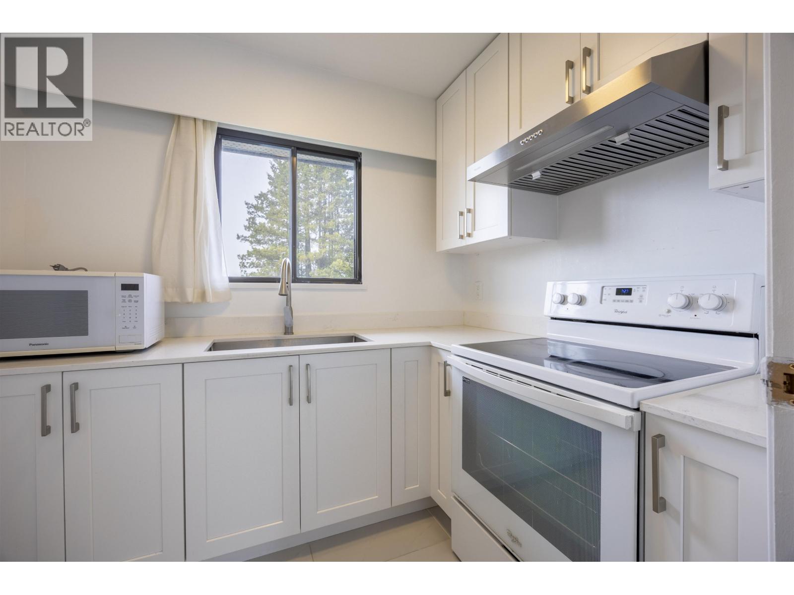 1277 Holdom Avenue, Burnaby, British Columbia  V5B 3V5 - Photo 17 - R3108048