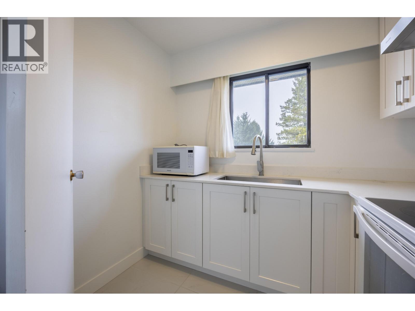 1277 Holdom Avenue, Burnaby, British Columbia  V5B 3V5 - Photo 18 - R3108048