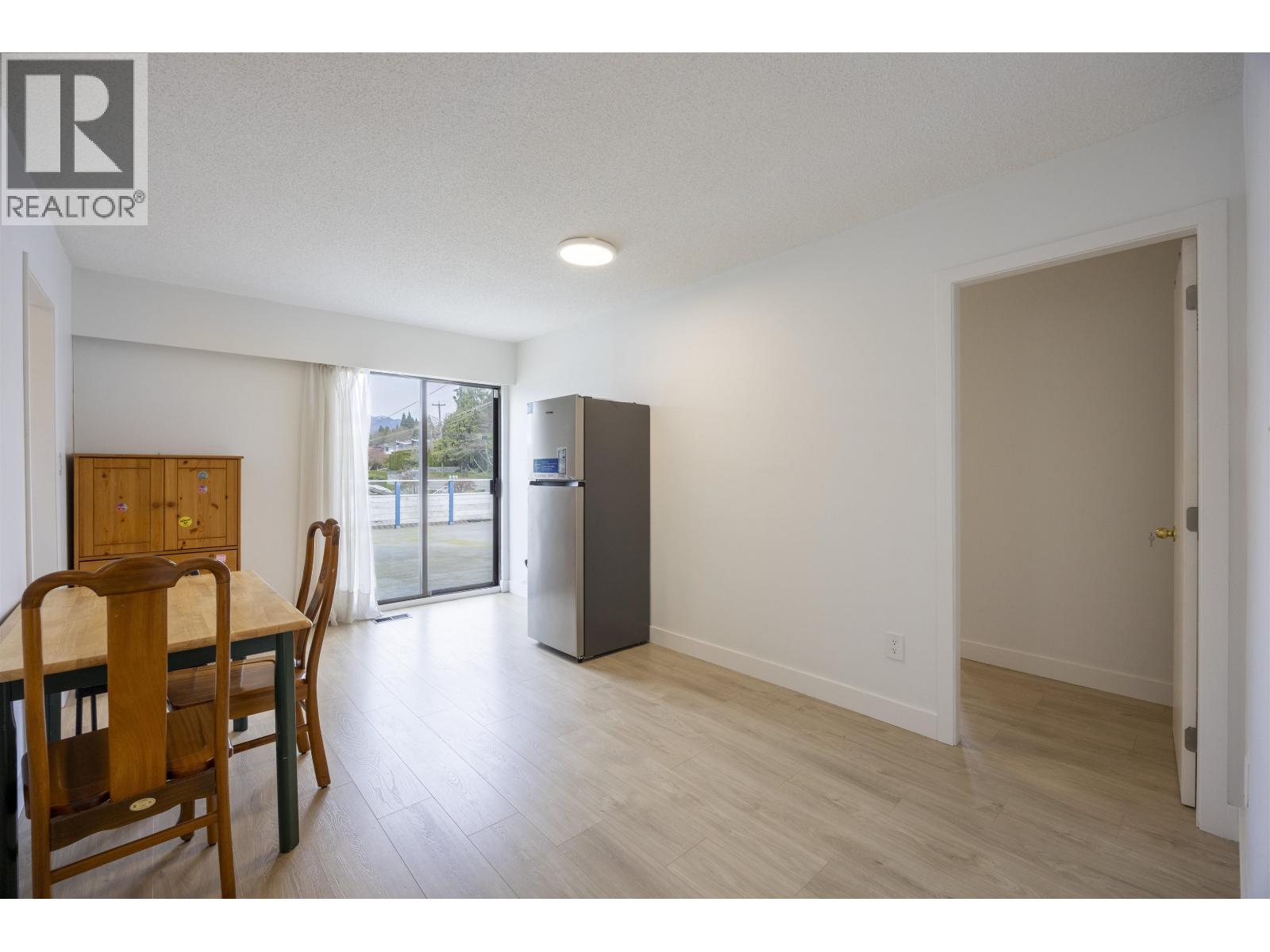 1277 Holdom Avenue, Burnaby, British Columbia  V5B 3V5 - Photo 15 - R3108048