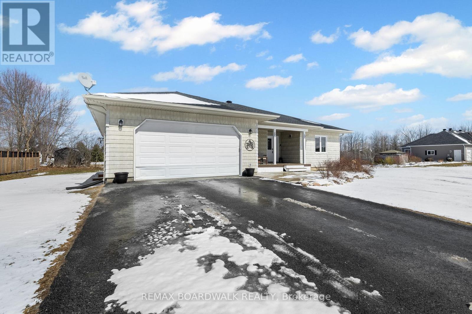 157 Macpherson Way, Rr #7 Way, Drummond/north Elmsley, Ontario  K7H 3C9 - Photo 2 - X12971340