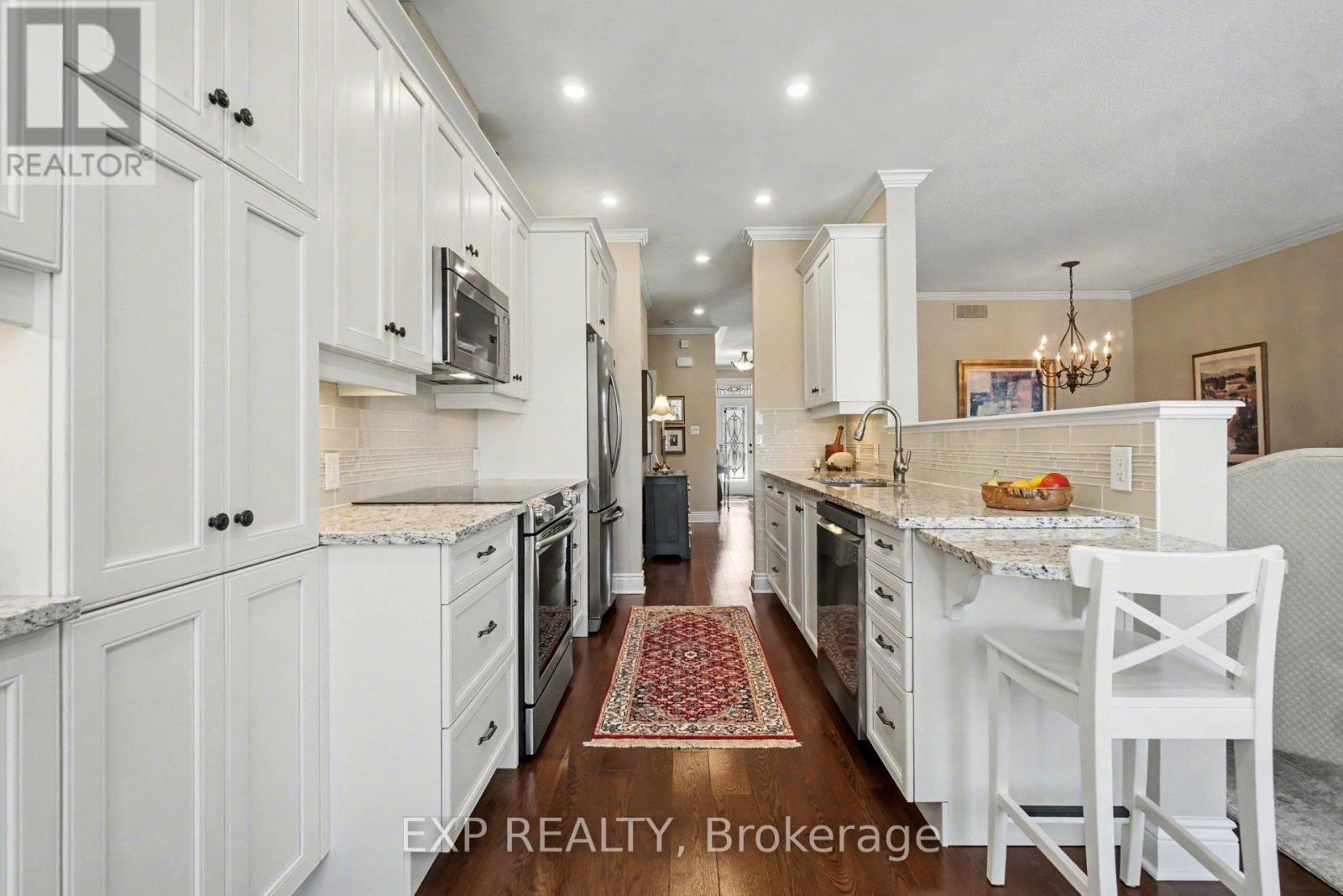 45 Morenz Terrace, Ottawa, Ontario  K2K 3H2 - Photo 6 - X12971402