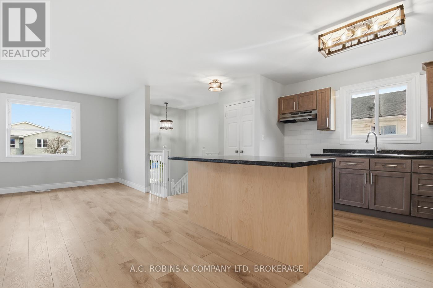 27 Briarsdale Crescent, Welland (N. Welland), Ontario L3C 6R8 - Photo 13 - X12971388