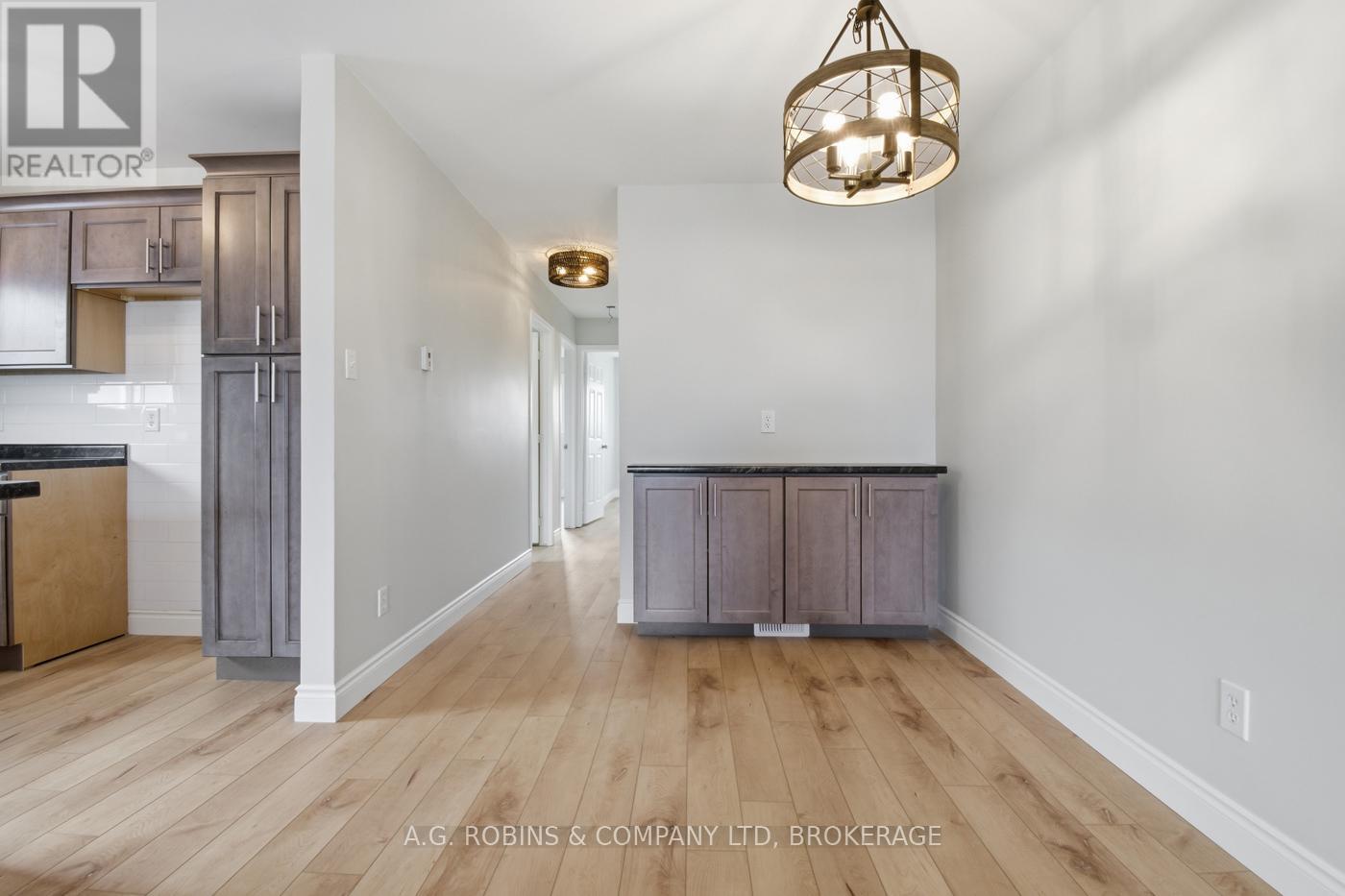 27 Briarsdale Crescent, Welland (N. Welland), Ontario L3C 6R8 - Photo 14 - X12971388