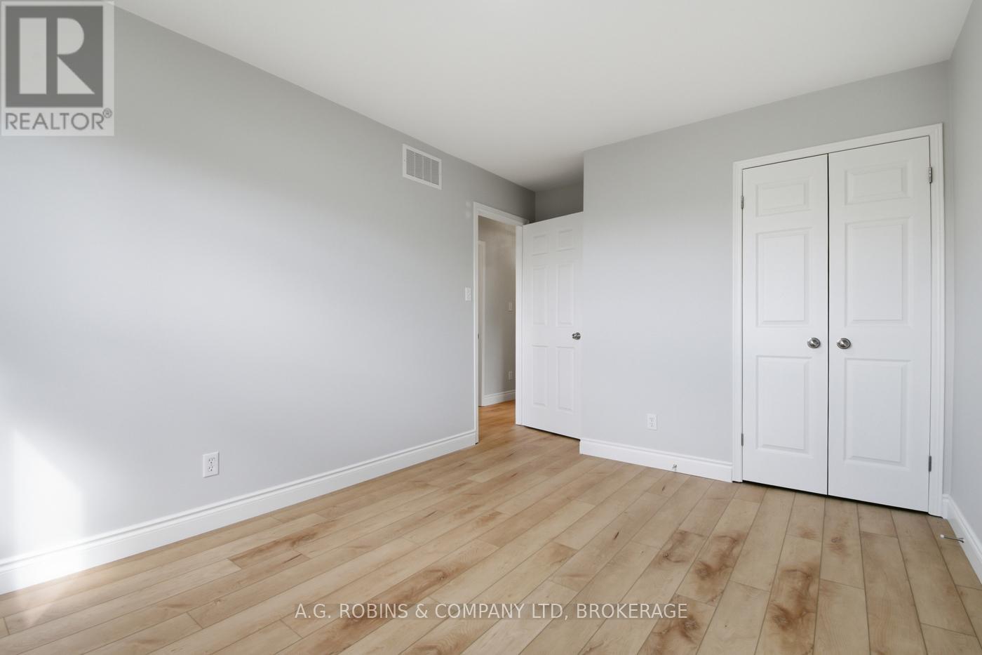 27 Briarsdale Crescent, Welland (N. Welland), Ontario L3C 6R8 - Photo 17 - X12971388