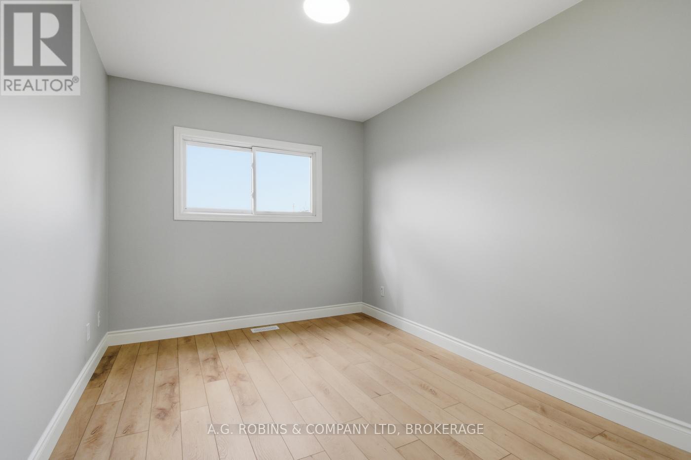 27 Briarsdale Crescent, Welland (N. Welland), Ontario L3C 6R8 - Photo 18 - X12971388