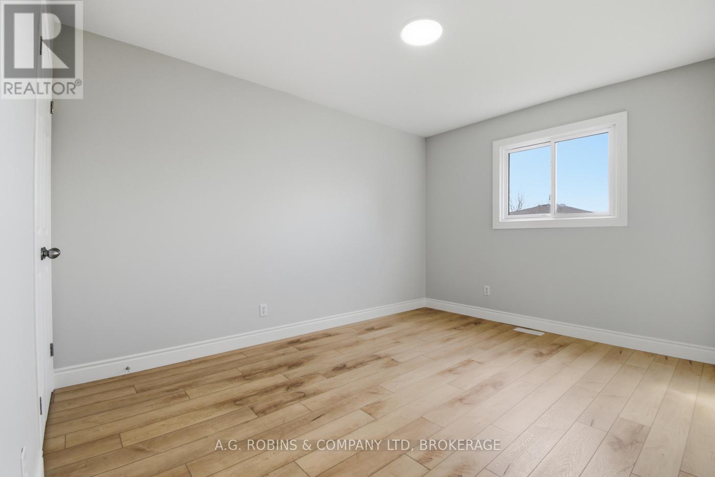 27 Briarsdale Crescent, Welland (N. Welland), Ontario L3C 6R8 - Photo 21 - X12971388