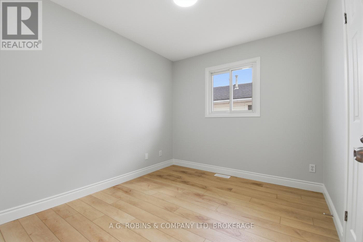 27 Briarsdale Crescent, Welland (N. Welland), Ontario L3C 6R8 - Photo 22 - X12971388