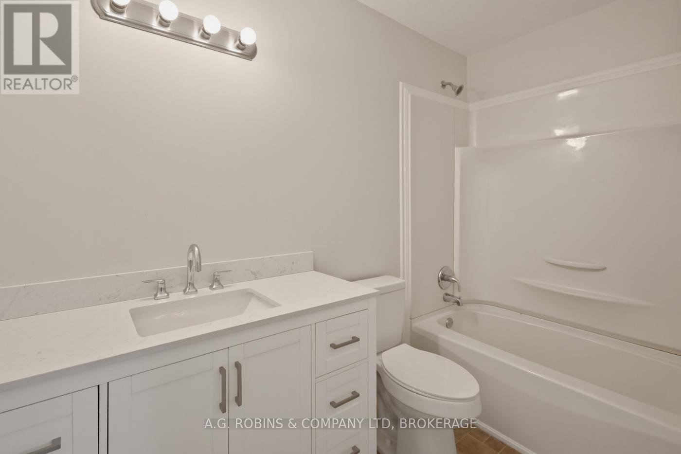 27 Briarsdale Crescent, Welland (N. Welland), Ontario L3C 6R8 - Photo 25 - X12971388