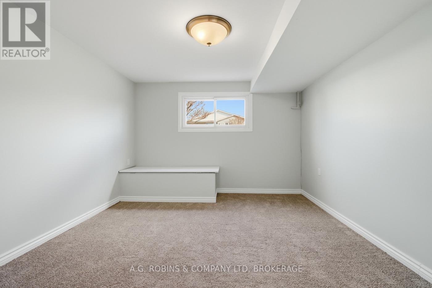 27 Briarsdale Crescent, Welland (N. Welland), Ontario L3C 6R8 - Photo 28 - X12971388