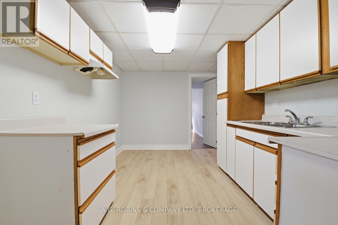 27 Briarsdale Crescent, Welland (N. Welland), Ontario L3C 6R8 - Photo 29 - X12971388