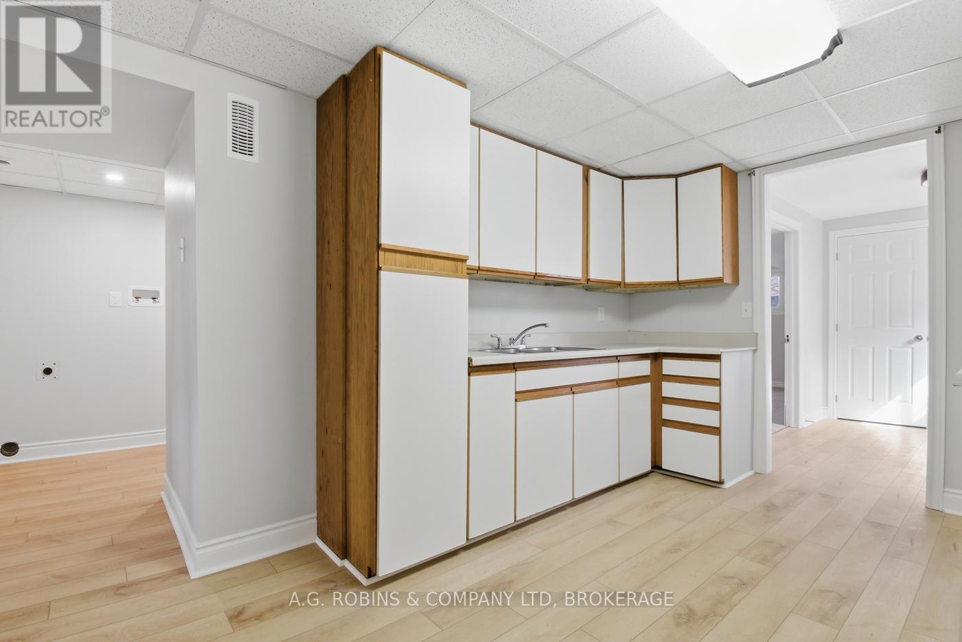 27 Briarsdale Crescent, Welland (N. Welland), Ontario L3C 6R8 - Photo 31 - X12971388