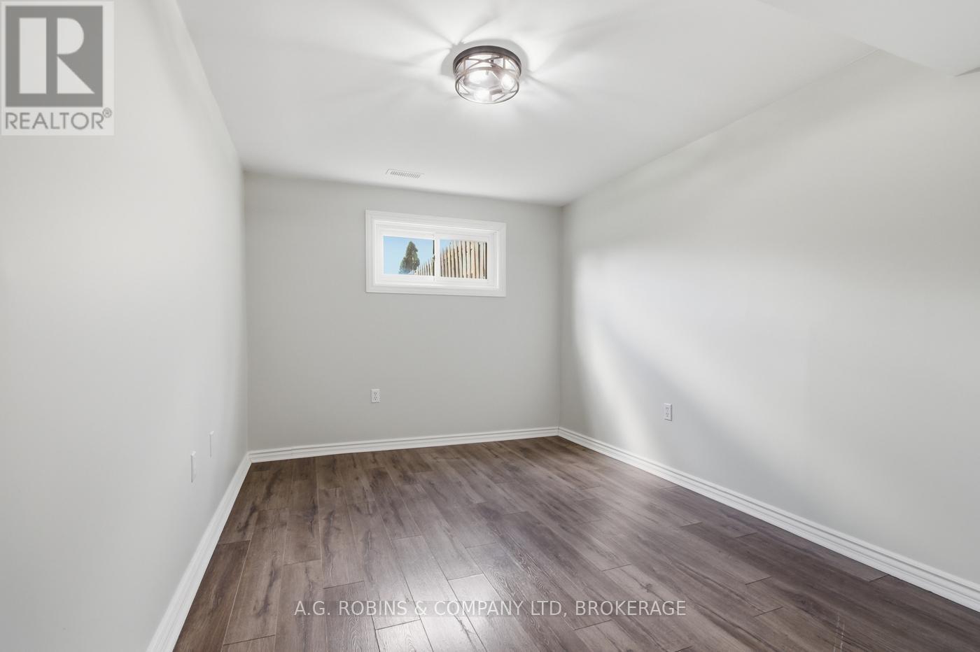 27 Briarsdale Crescent, Welland (N. Welland), Ontario L3C 6R8 - Photo 32 - X12971388