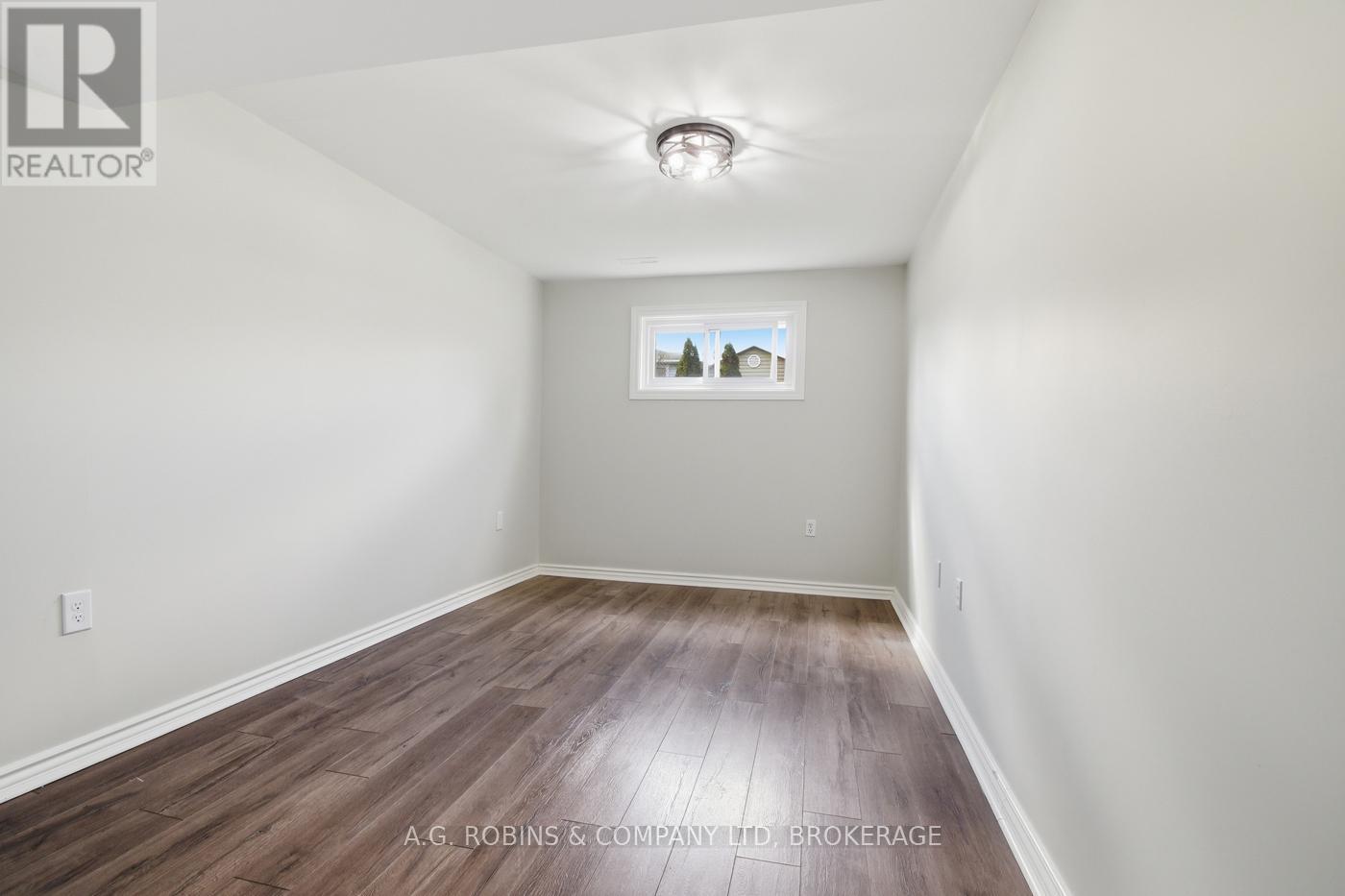 27 Briarsdale Crescent, Welland (N. Welland), Ontario L3C 6R8 - Photo 34 - X12971388