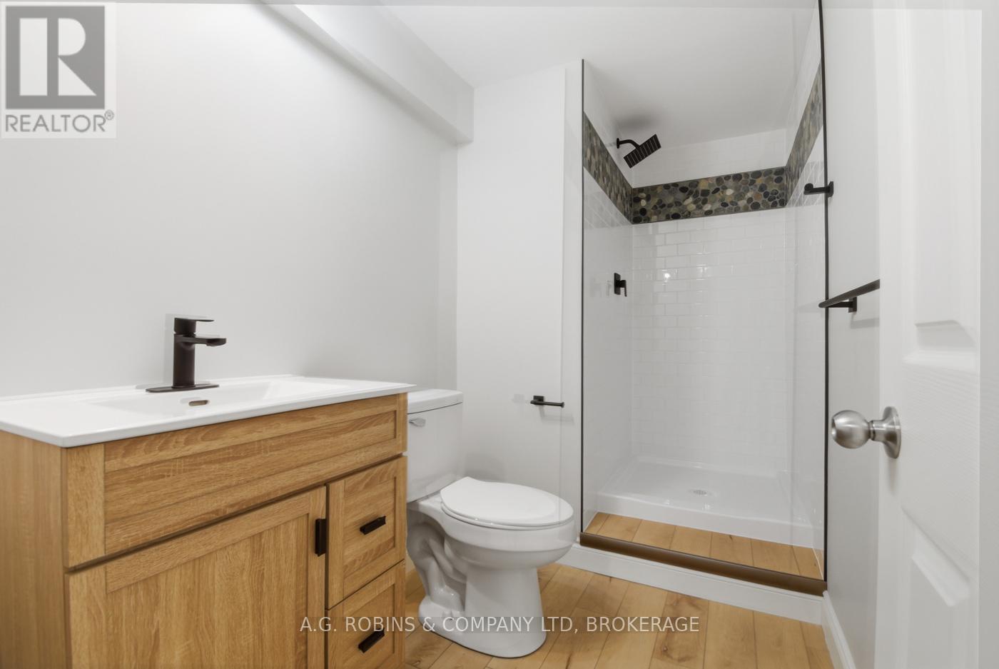 27 Briarsdale Crescent, Welland (N. Welland), Ontario L3C 6R8 - Photo 37 - X12971388