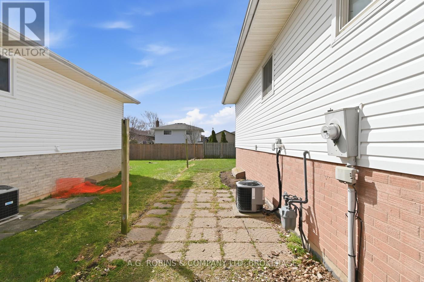 27 Briarsdale Crescent, Welland (N. Welland), Ontario L3C 6R8 - Photo 38 - X12971388