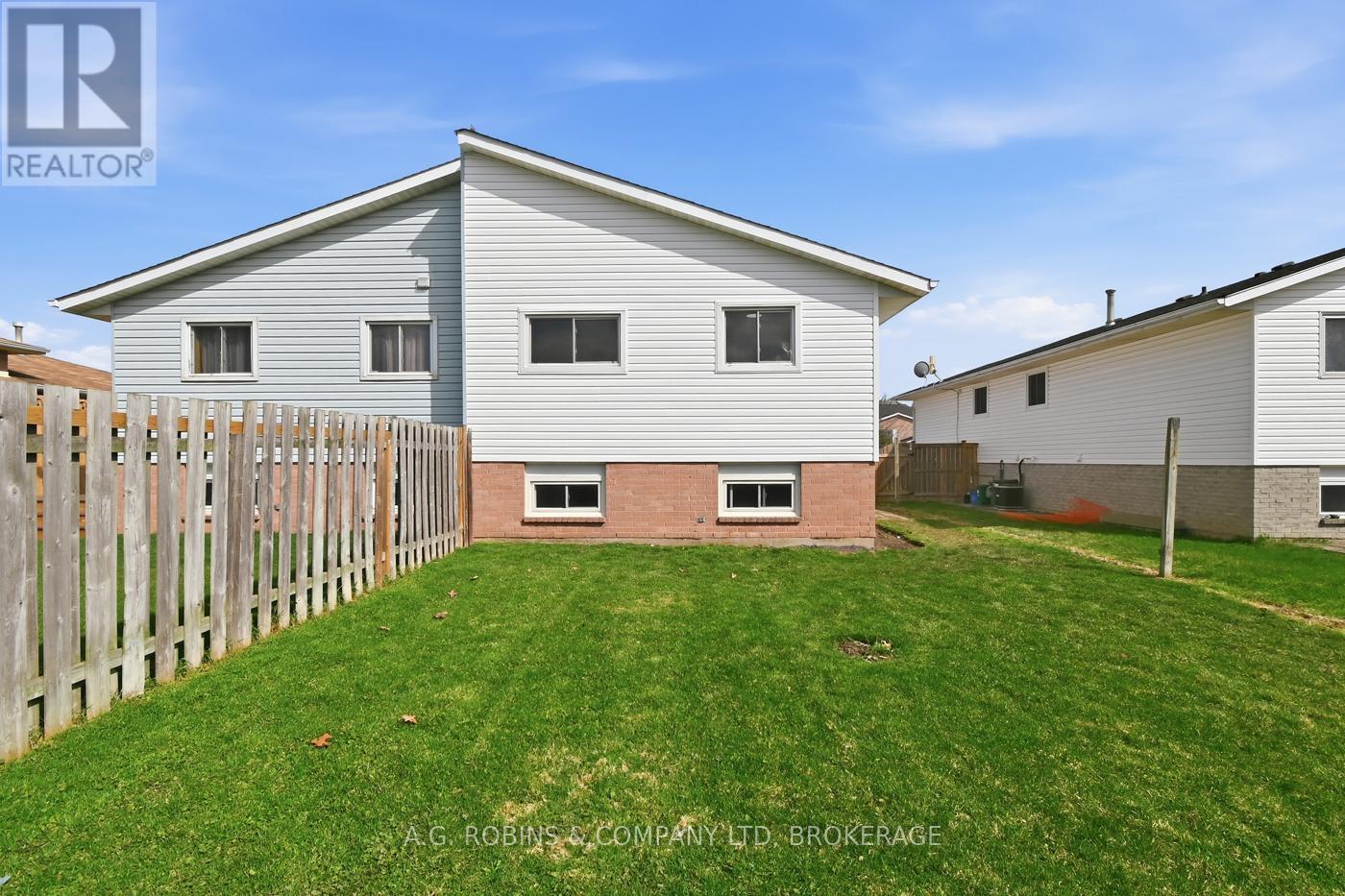 27 Briarsdale Crescent, Welland (N. Welland), Ontario L3C 6R8 - Photo 39 - X12971388