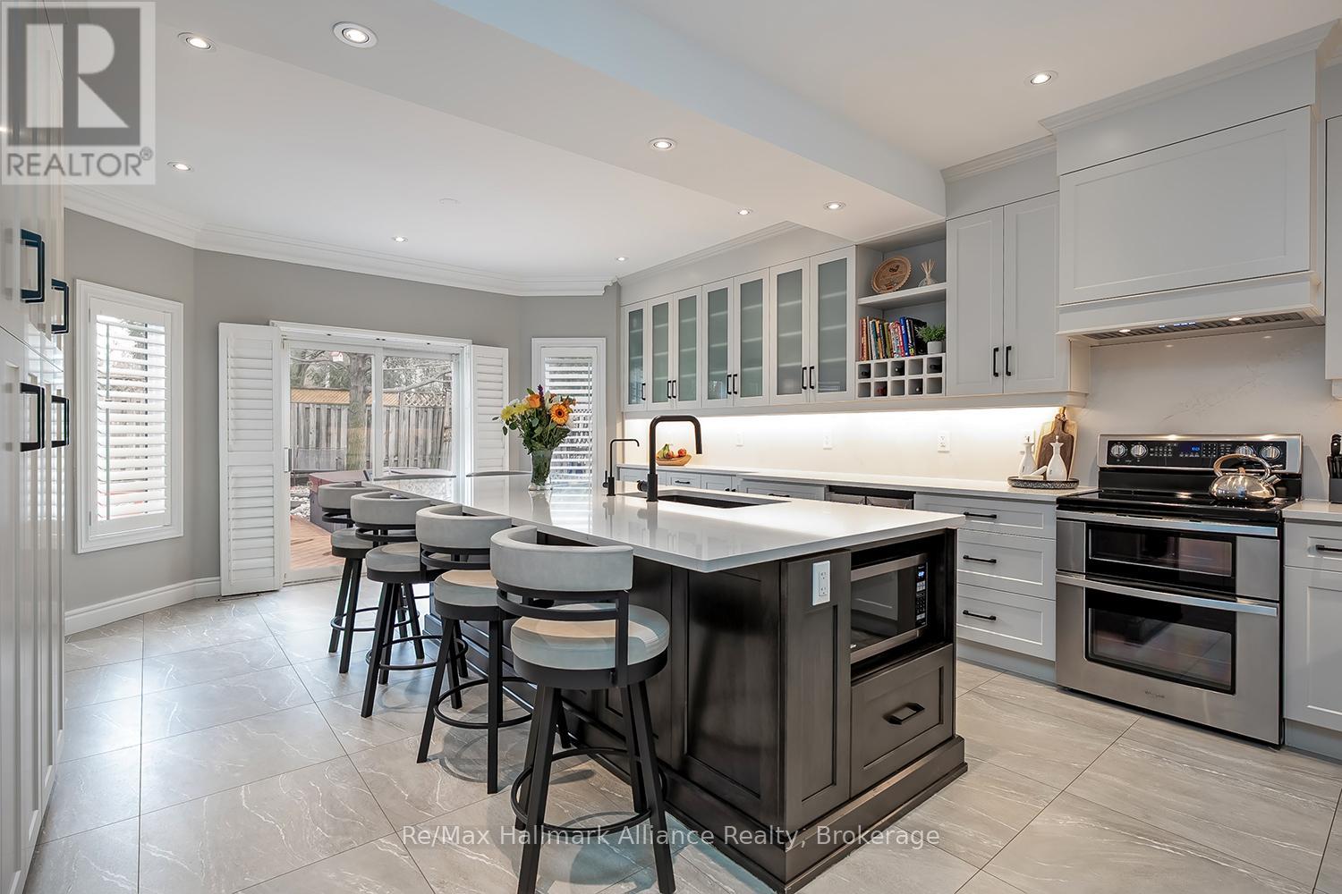 2069 Nipigon Drive, Oakville, Ontario  L6H 4G3 - Photo 12 - W12971272